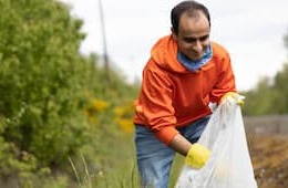 days-of-service-260x170 OSU Alumni picking up trash along the side of the road for OSU Days of Service
