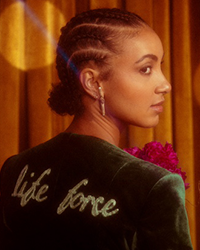 esperanza spalding headshot.