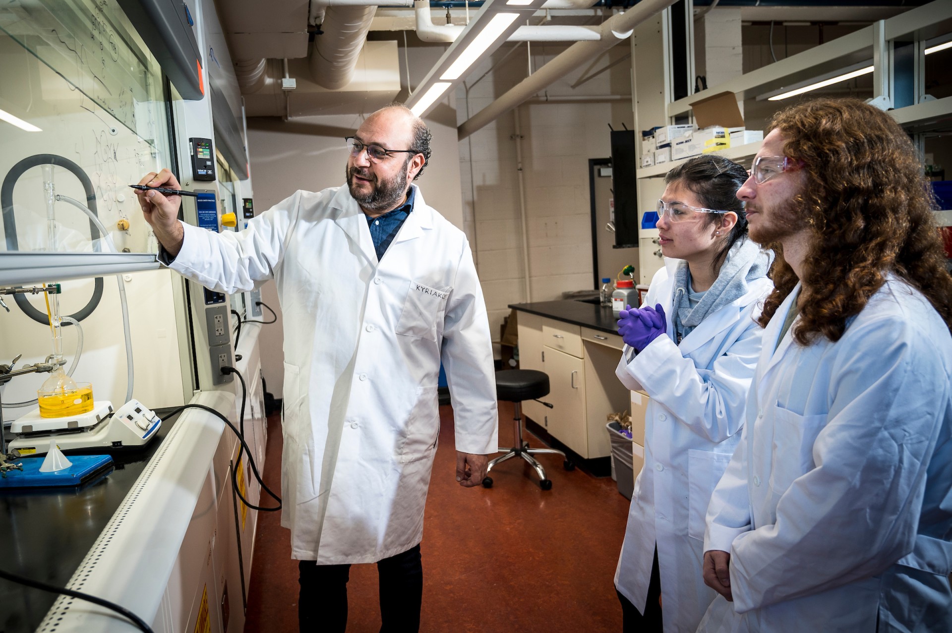 Kyriakos Stylianou, Terence Bradshaw Chemistry Professor in a lab with students