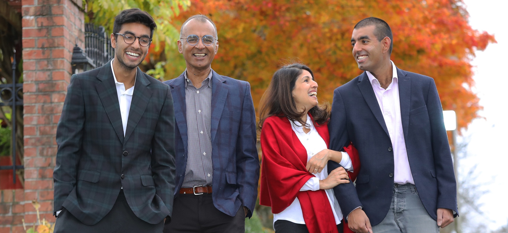 Ali ’84 and Shahina Piyarali and family members