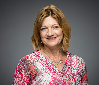 Julie Schwartz Headshot