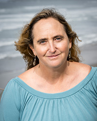 Leigh Torres headshot