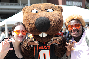 Photo of students with Benny the Beaver mascot